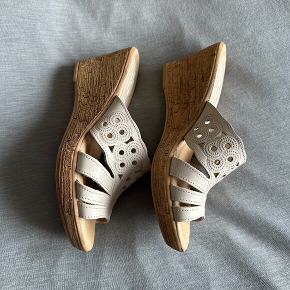 LIKE NEW Spring Step Melancholy Sandals in Biege - Picture 4 of 8